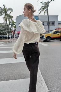 BLOUSE À VOLANTS AVEC DENTELLE