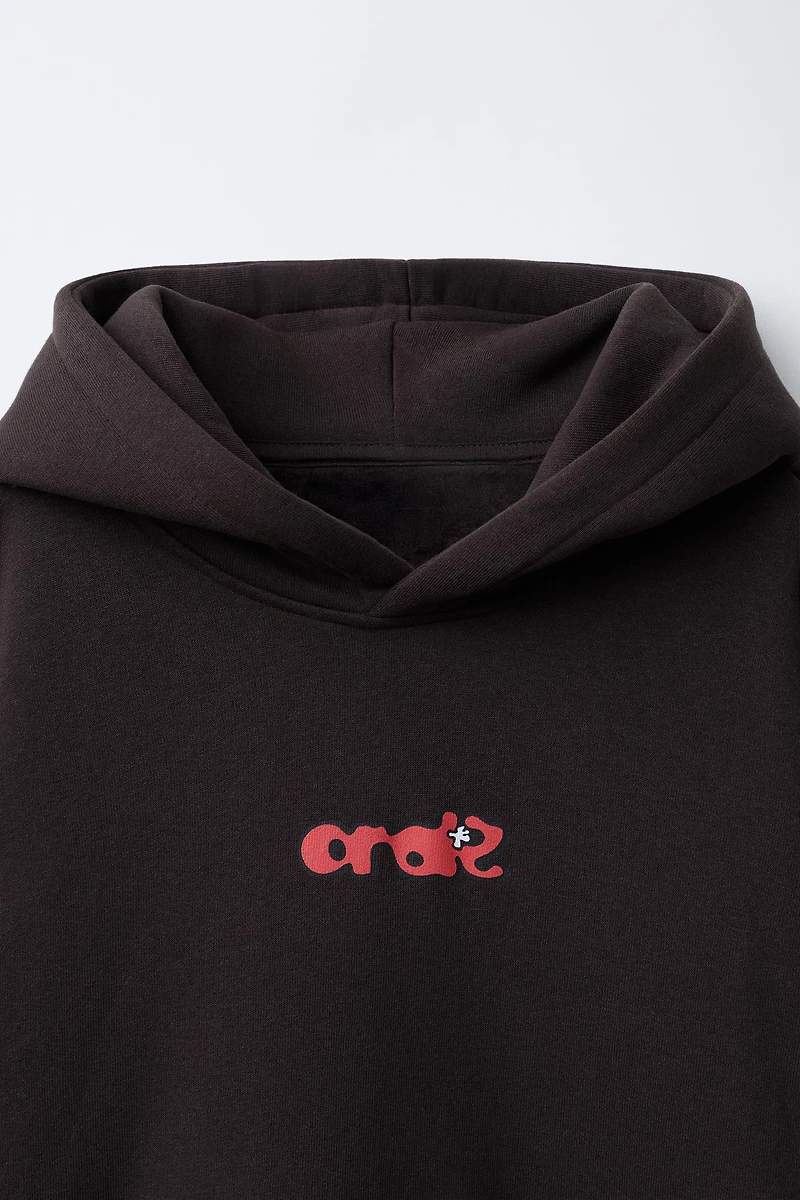 SWEAT À CAPUCHE IMPRIMÉ