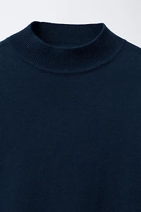FINE KNIT MOCK NECK SWEATER