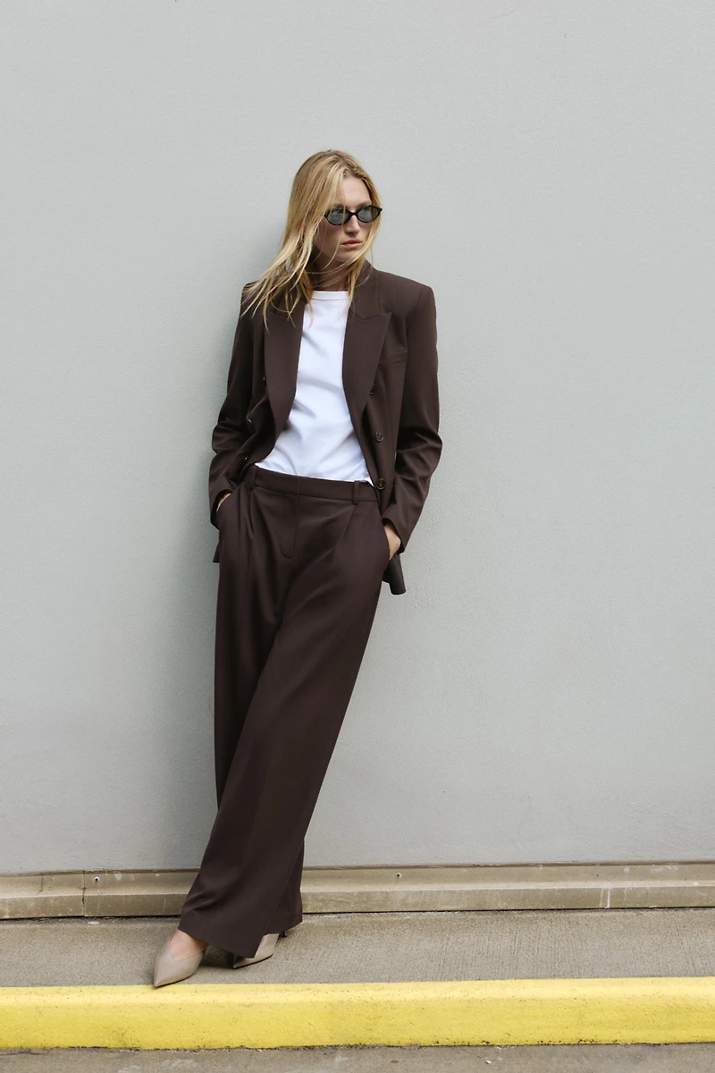 STRAIGHT FIT PLEATED PANTS