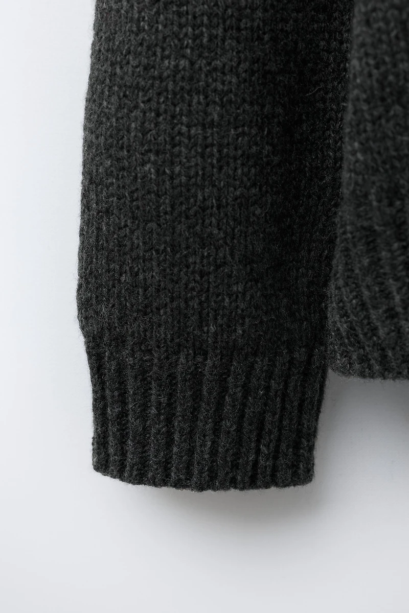 PULL EN MAILLE AVEC LAINE PETITE SOURIS BRODÉE