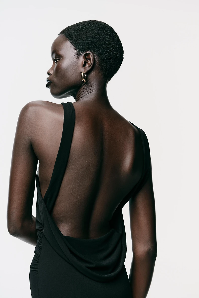 FITTED WRAP DRESS