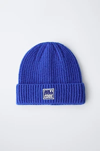 KNIT HAT WITH LABEL