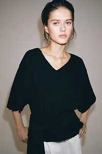 V-NECK T-SHIRT
