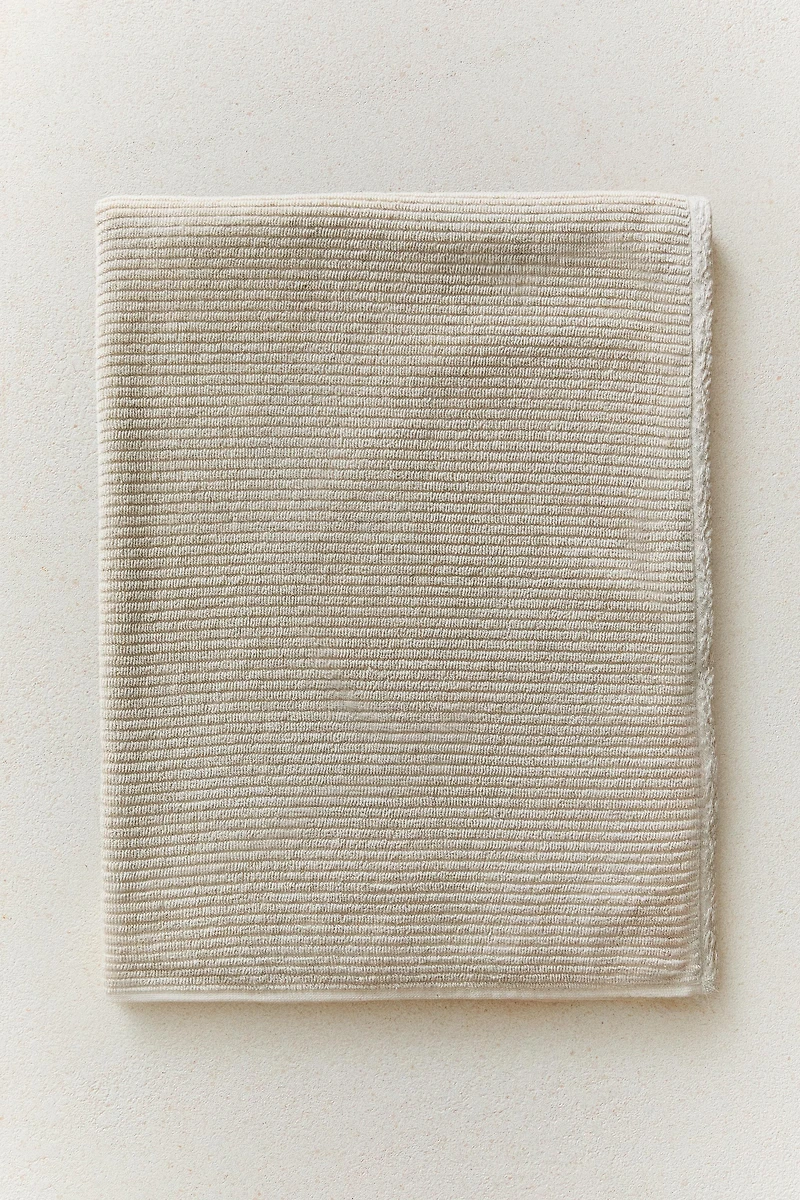 TEXTURED BATH TOWEL