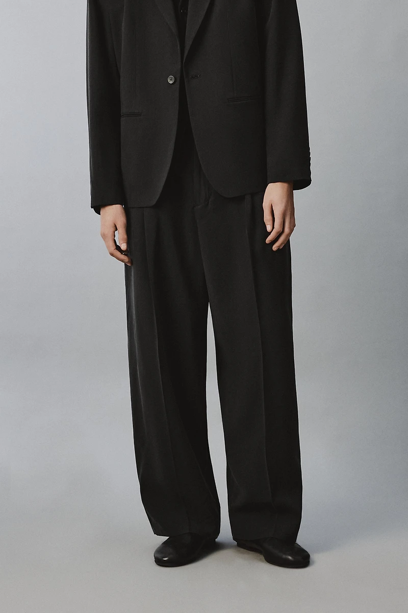 RELAXED FIT FLOWY PANTS