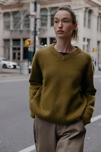PLAIN KNIT V-NECK JUMPER