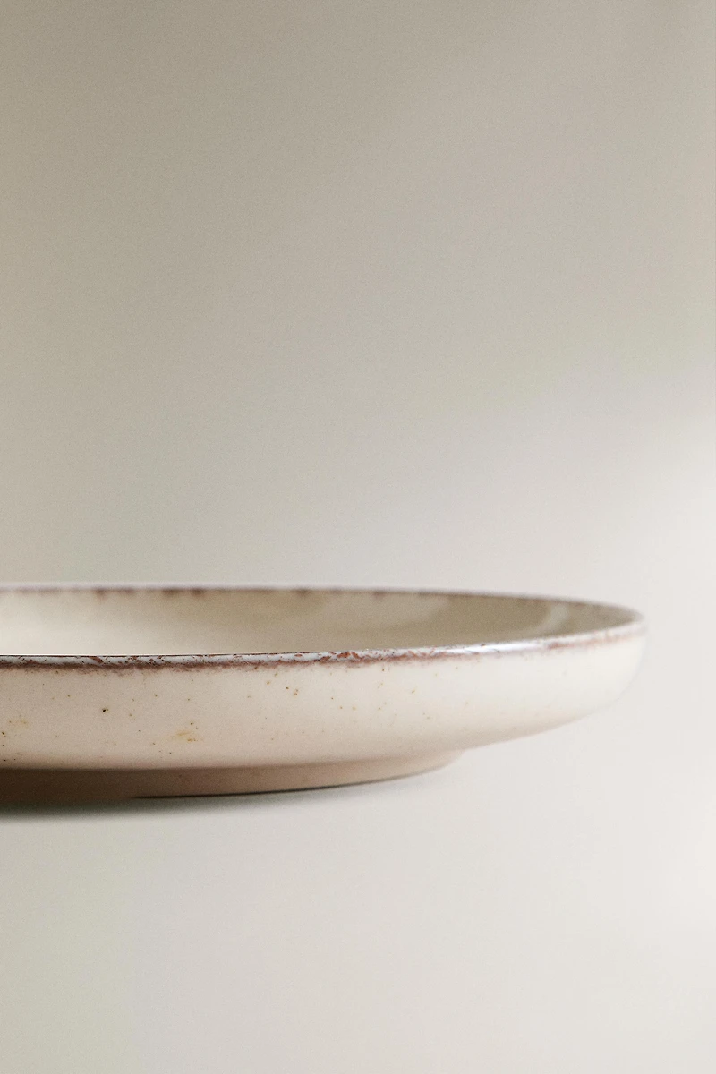 PORCELAIN DESSERT PLATE WITH ANTIQUE FINISH RIM
