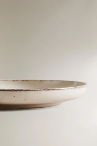 PORCELAIN DESSERT PLATE WITH ANTIQUE FINISH RIM
