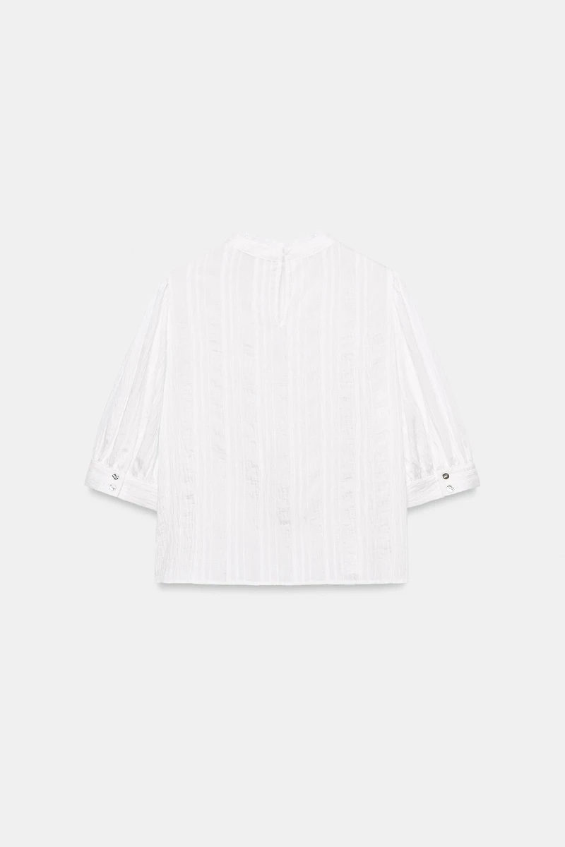 BLOUSE ROMANTIQUE AVEC DENTELLE