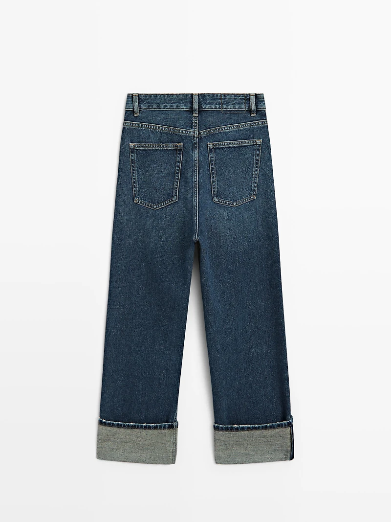 Low-waist straight-leg jeans with turn-up