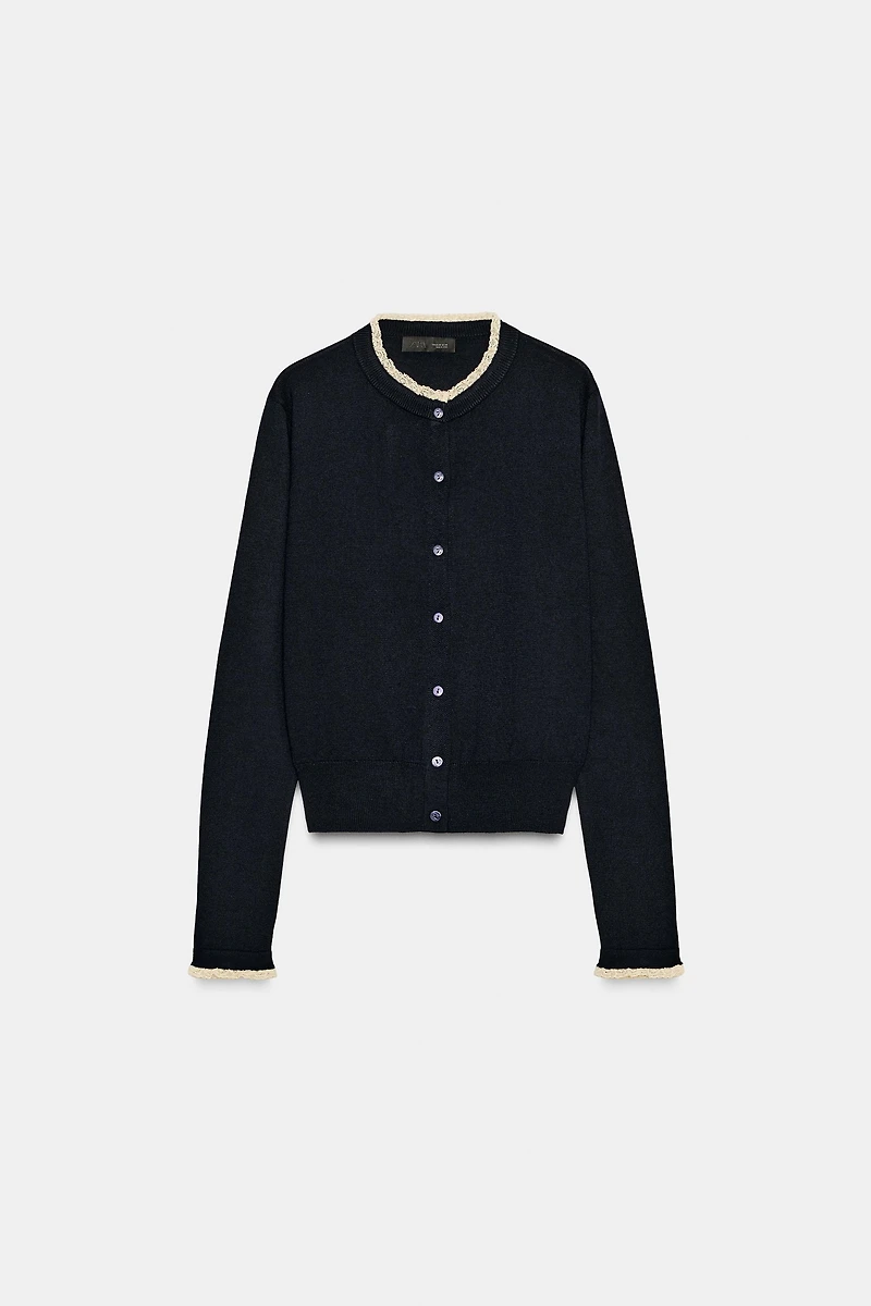 GILET EN MAILLE AVEC FINITIONS DENTELLE