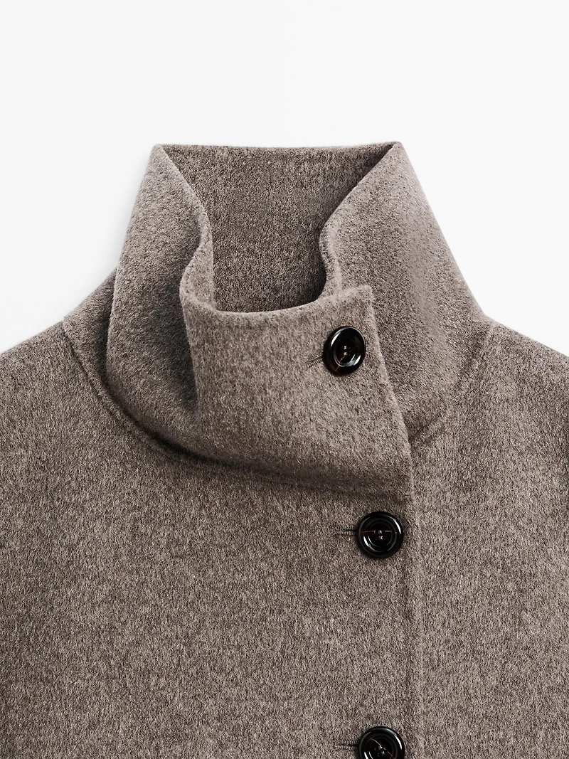 Manteau court à col montant en laine mélangée