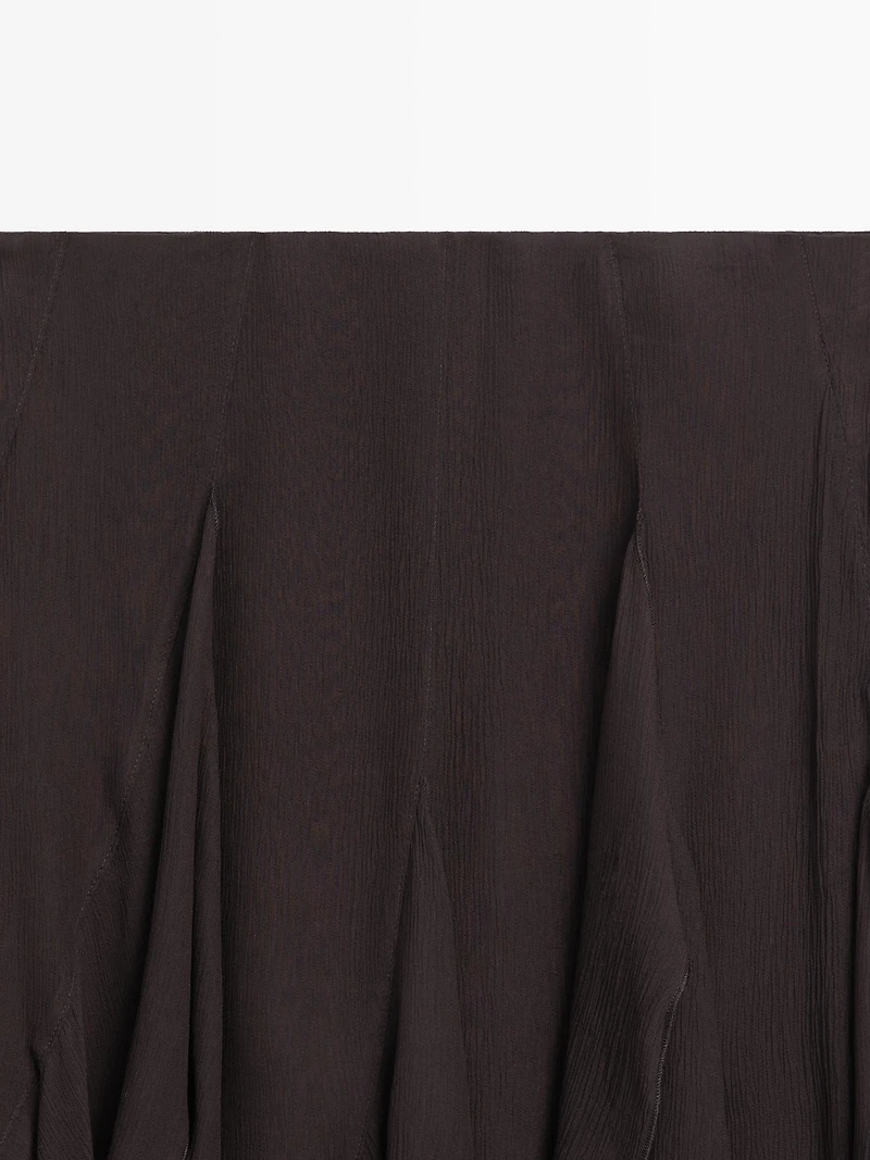 Asymmetric skirt with ruffles