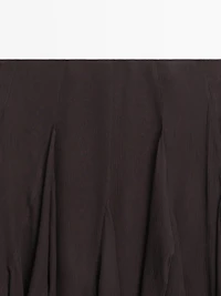 Asymmetric skirt with ruffles