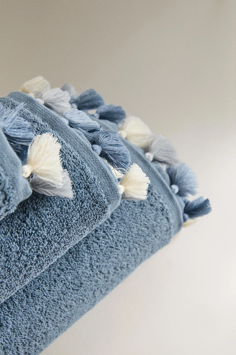 BATH TOWEL WITH TASSELS