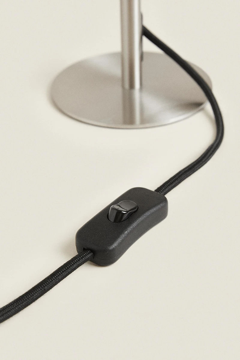 PETITE LAMPE DE TABLE MONOCHROME