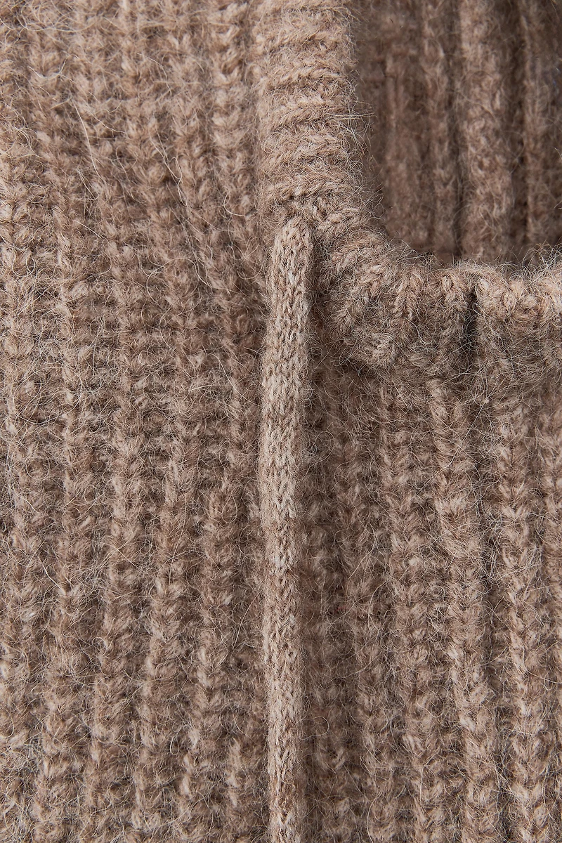 CHUNKY RIBBED HOOD