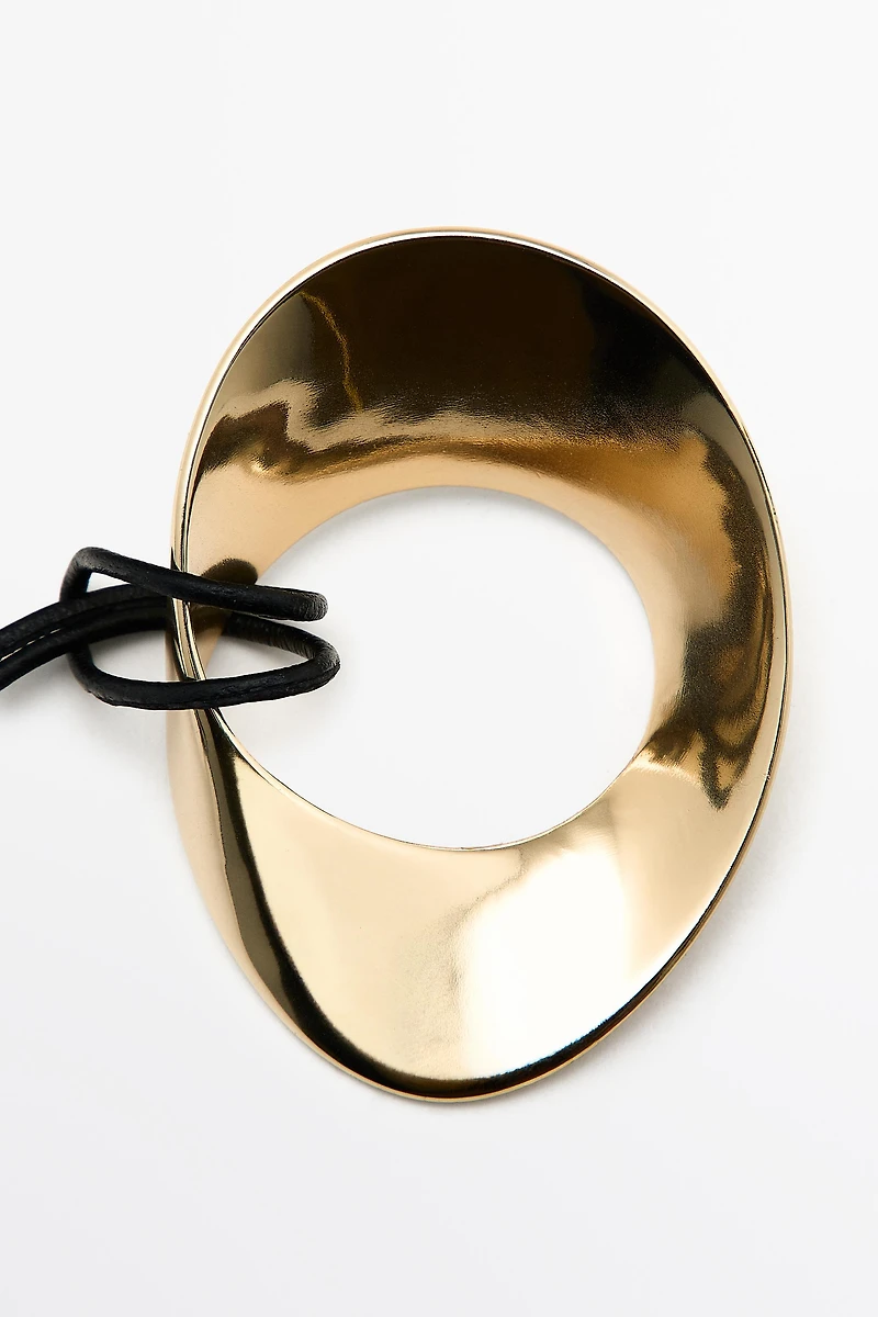 Twist hoop necklace