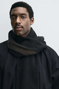 CONTRAST FINISH SCARF