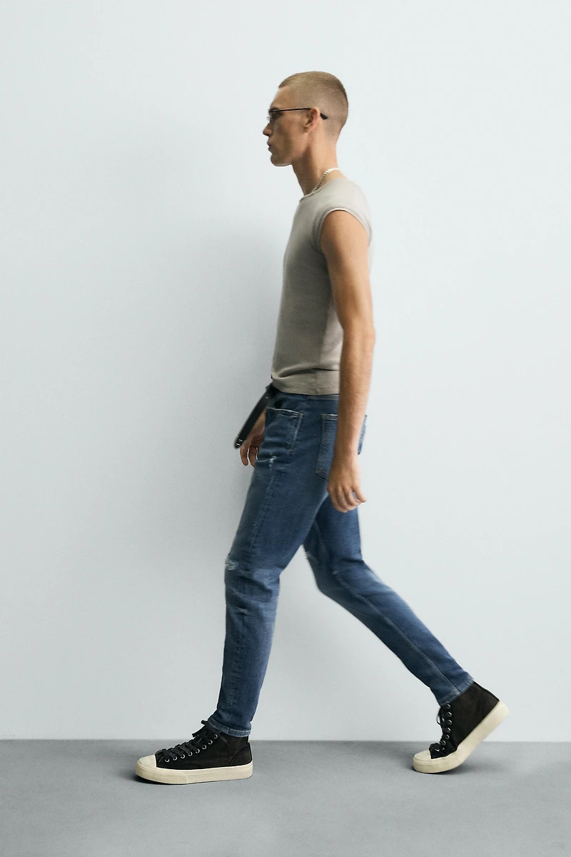 RIPPED SKINNY FIT JEANS