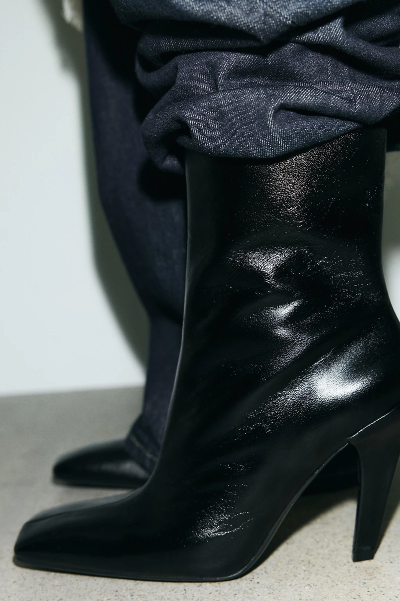 BOTTINES À TALONS EN CUIR BOUT CARRÉ