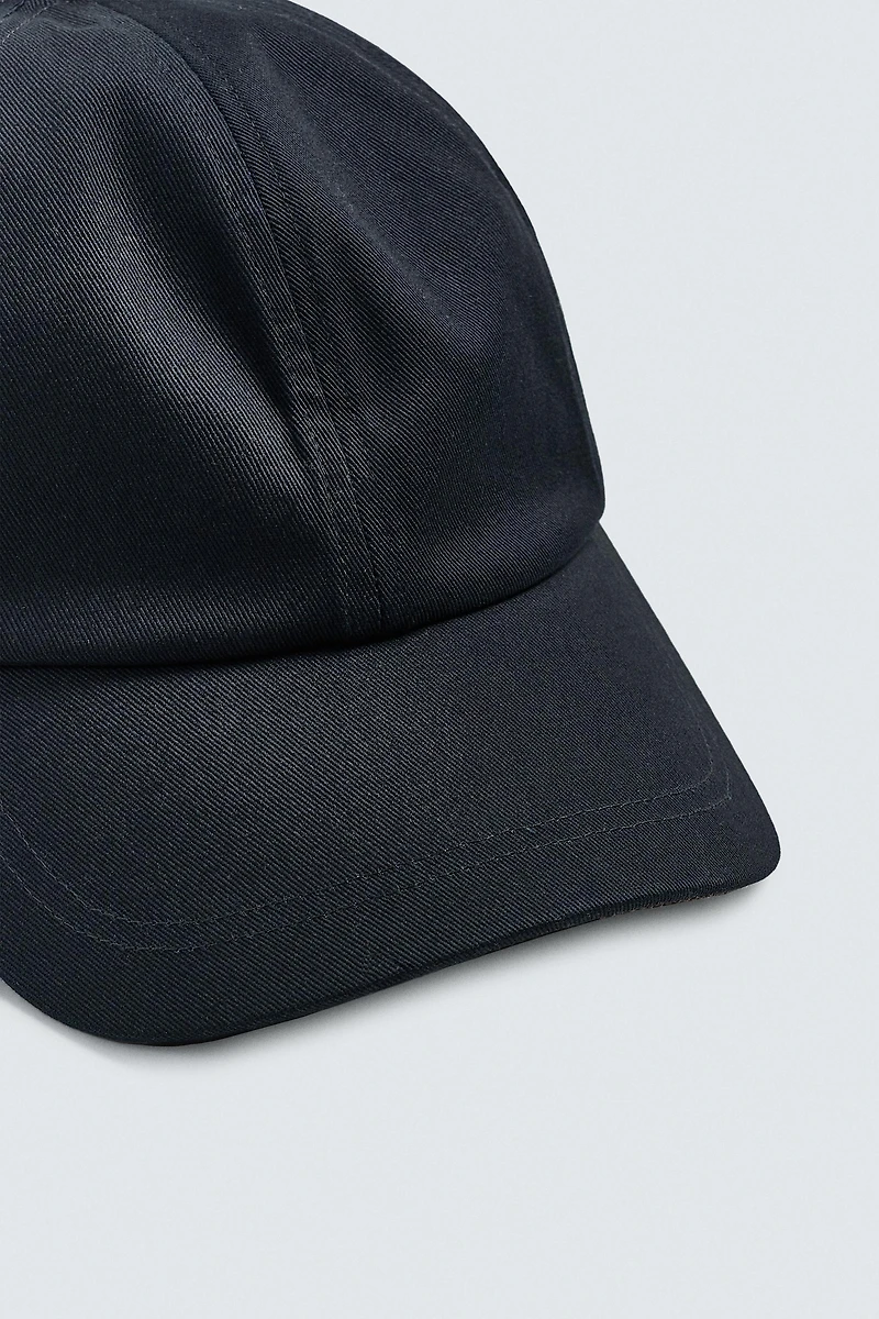 CASQUETTE EN VELOURS CÔTELÉ COMBINÉE