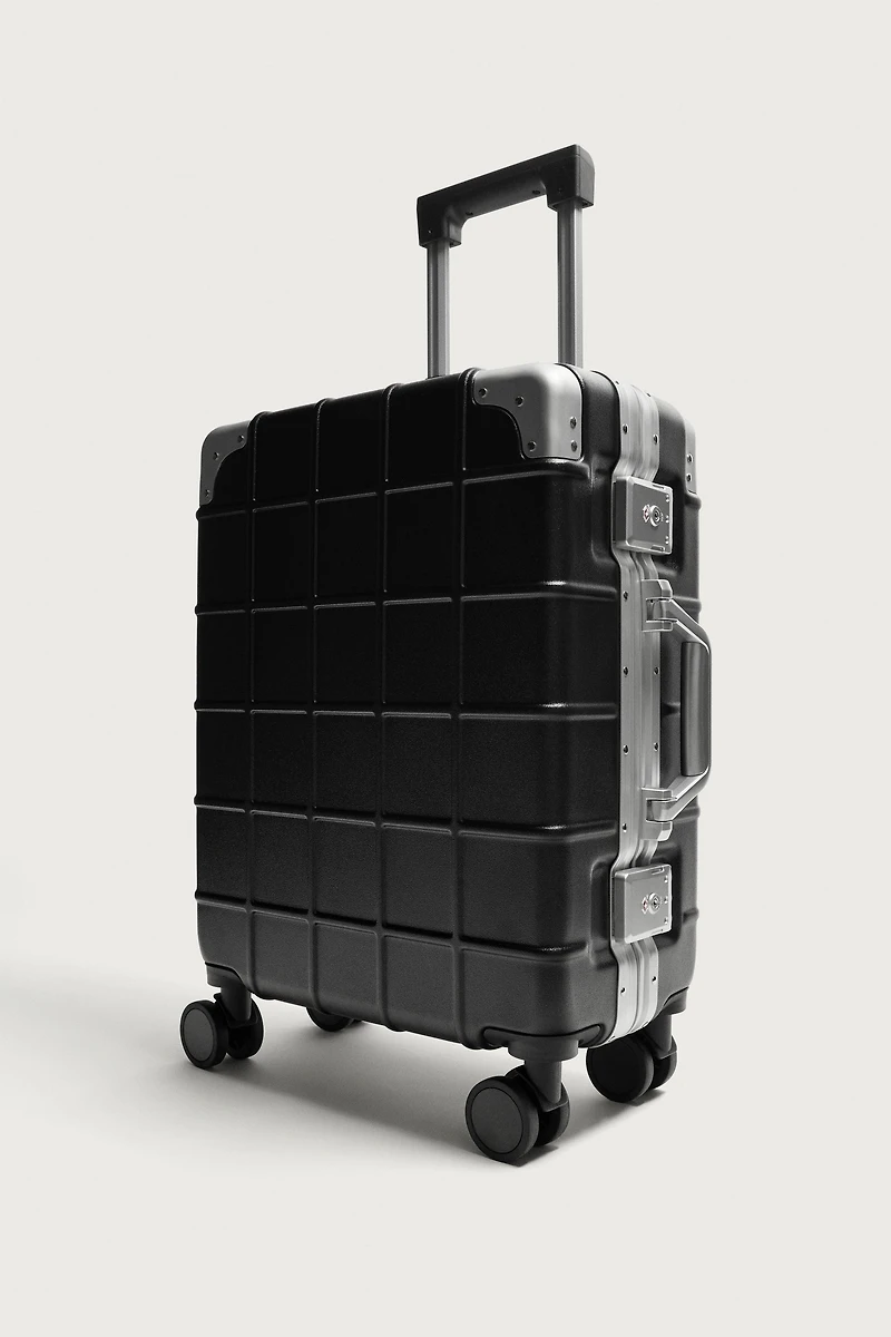 TRAVEL SUITCASE