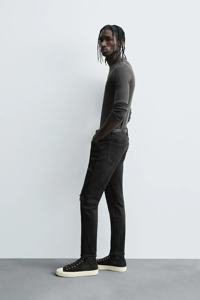 RIPPED SKINNY FIT JEANS