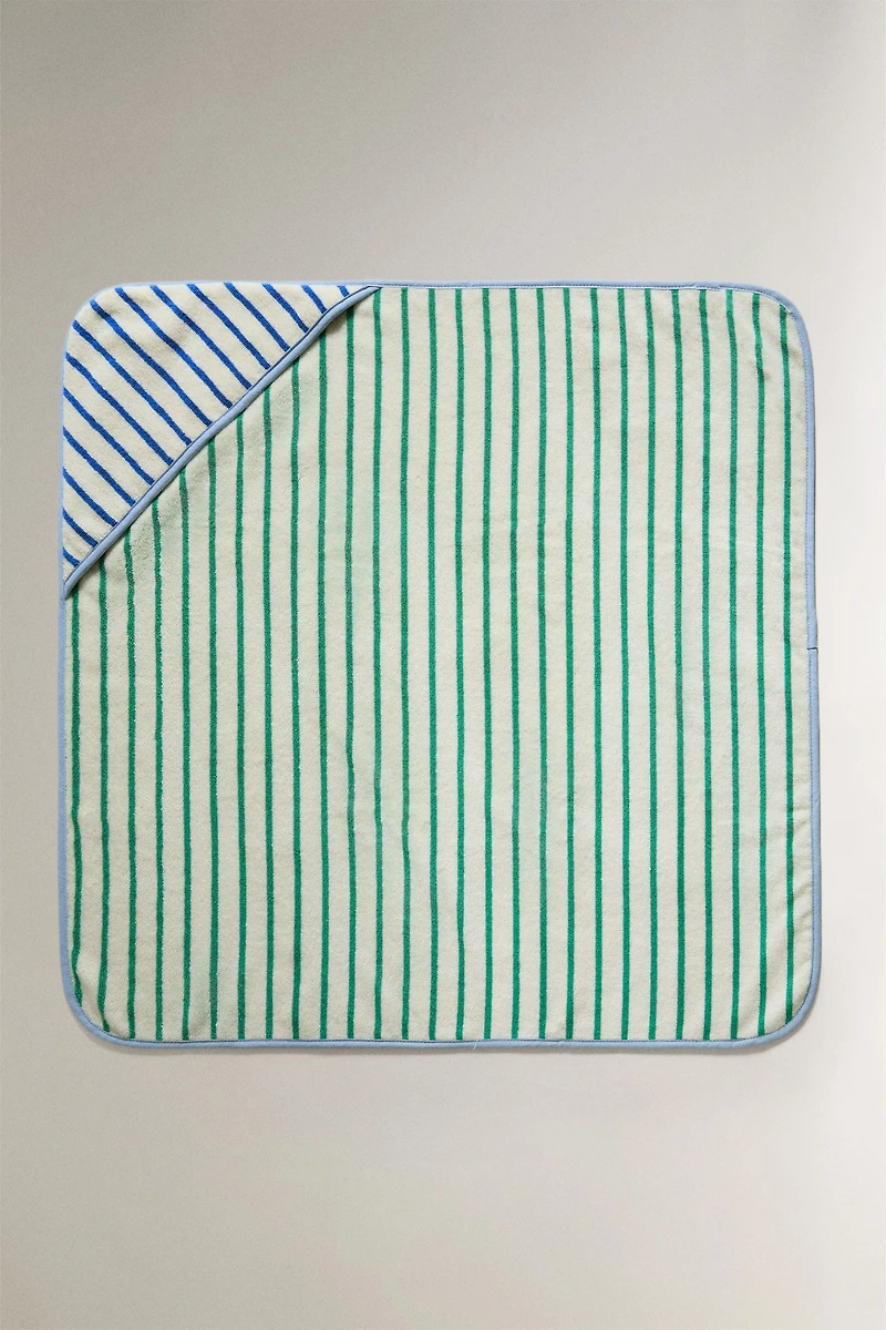REVERSIBLE STRIPED HOODED BABY TOWEL