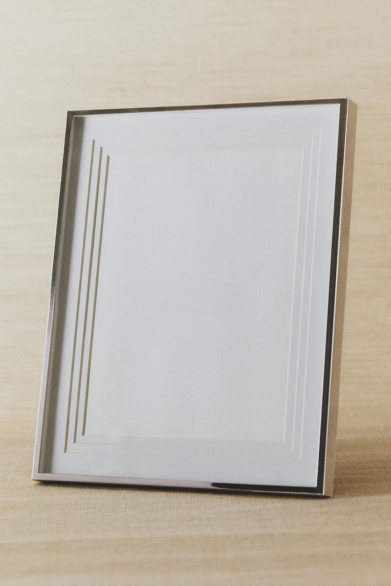 METAL PICTURE FRAME WITH A TIERED PASSE-PARTOUT