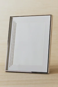 METAL PICTURE FRAME WITH A TIERED PASSE-PARTOUT