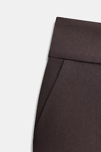 MINI-SHORT EN MATIÈRE SYNTHÉTIQUE