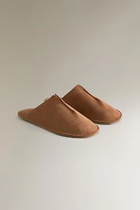 CHAUSSONS OUVERTS À L’ARRIÈRE CUIR