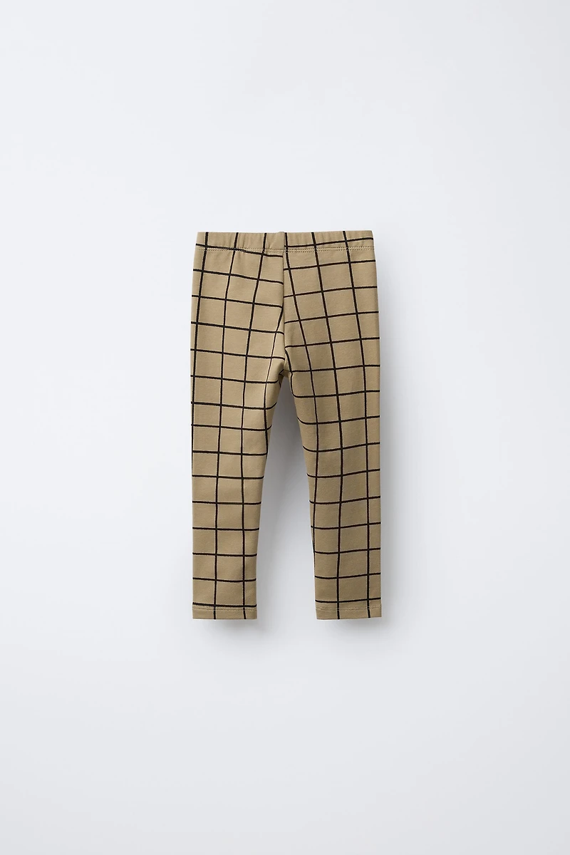 LEGGING À CARREAUX ET ÉTIQUETTE