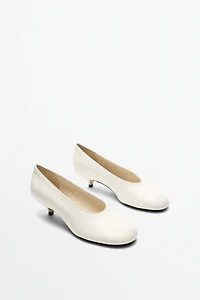 Soft leather heel shoe