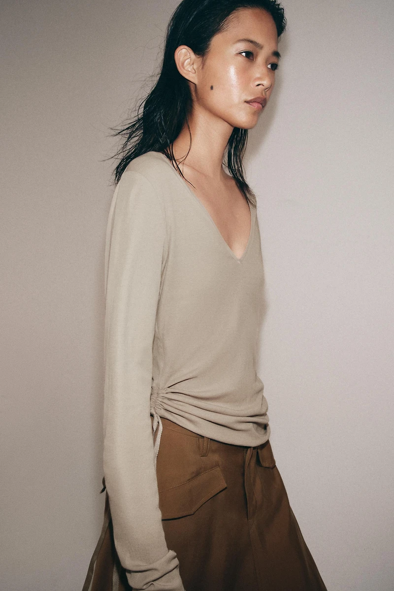V-NECK T-SHIRT WITH TIES