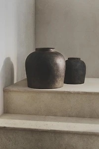 DISTRESSED TEXTURE CERAMIC VASE