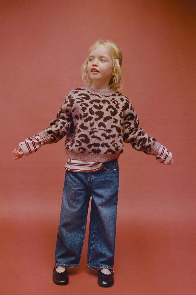 STRAIGHT JEANS WITH STAR ANIMAL PRINT PATCHES