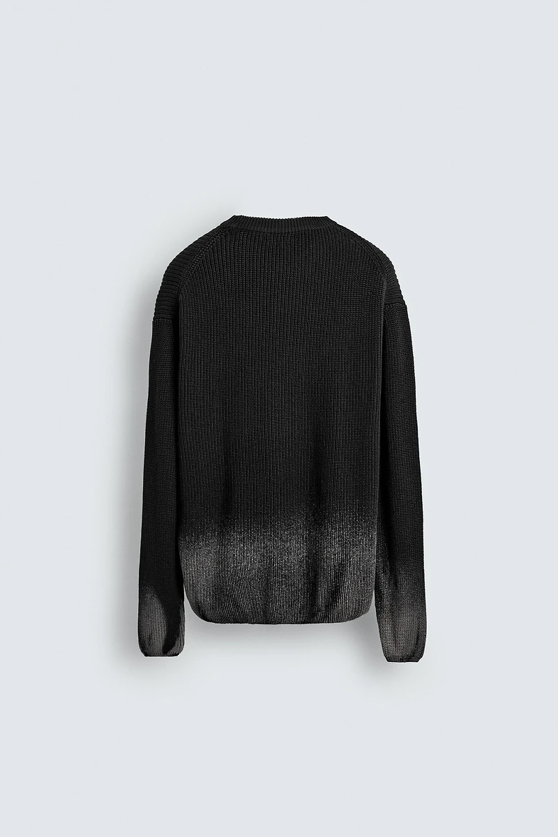 SPRAY-EFFECT PRINT SWEATER