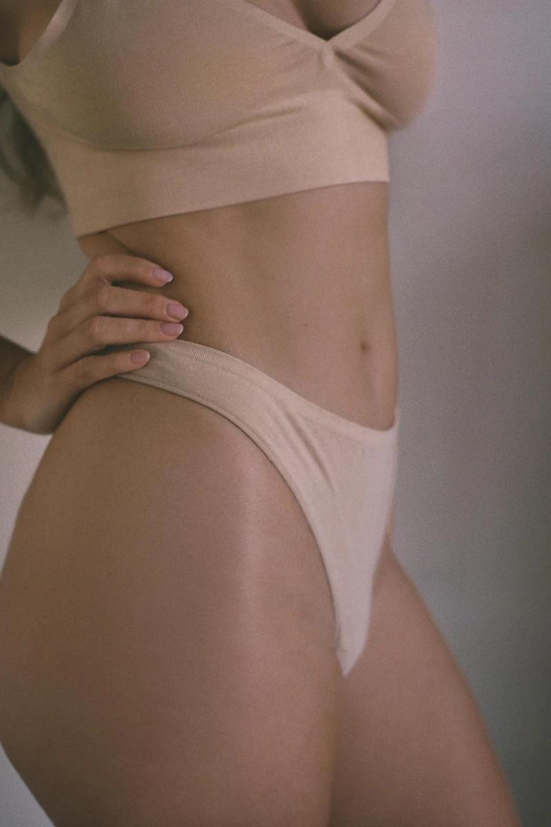 SEAMLESS THONG