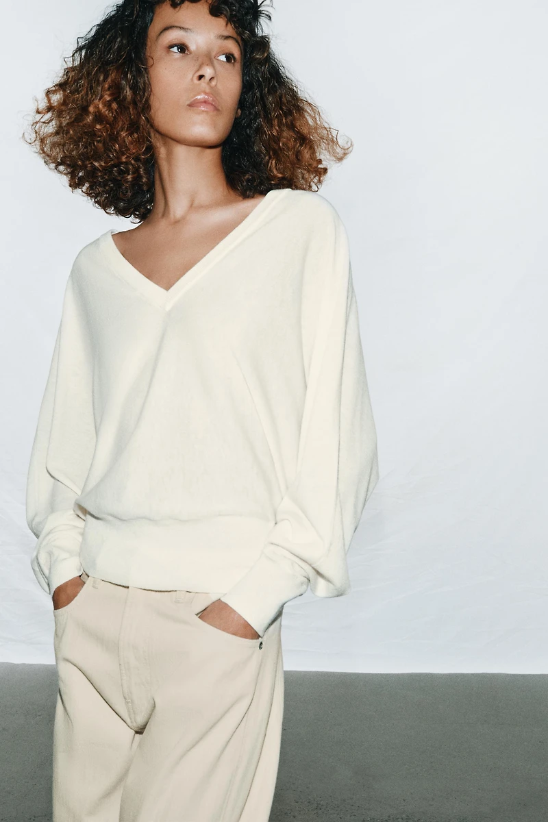 V-NECK KNIT JUMPER