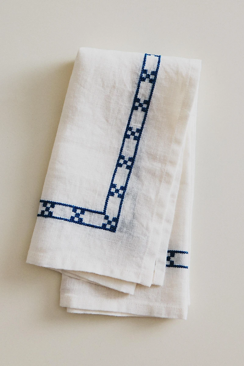GEOMETRIC EMBROIDERED NAPKINS (PACK OF 2)