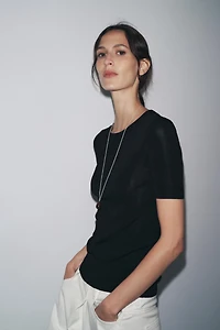 SHORT SLEEVE KNIT TOP