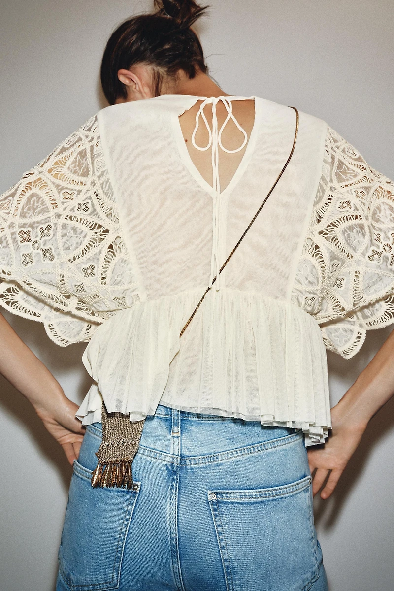 EMBROIDERED TOP
