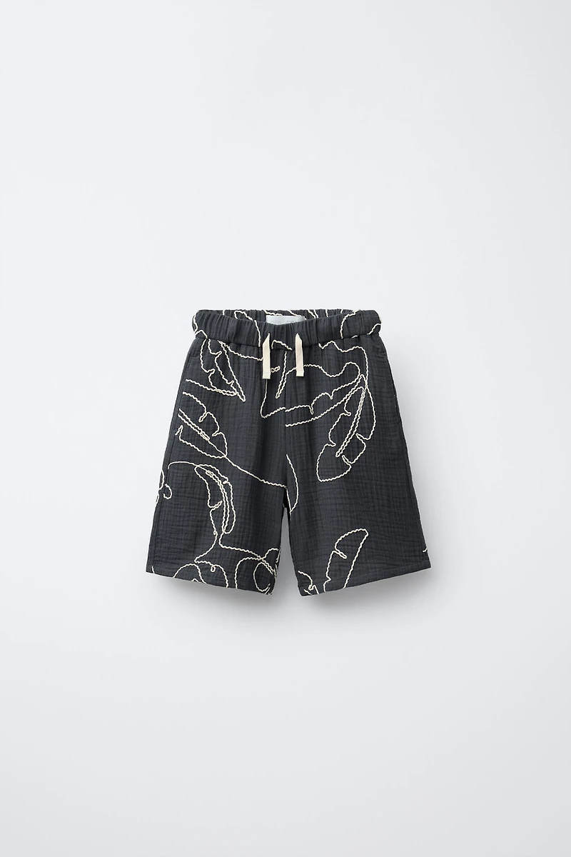 TEXTURED EMBROIDERED SHORTS