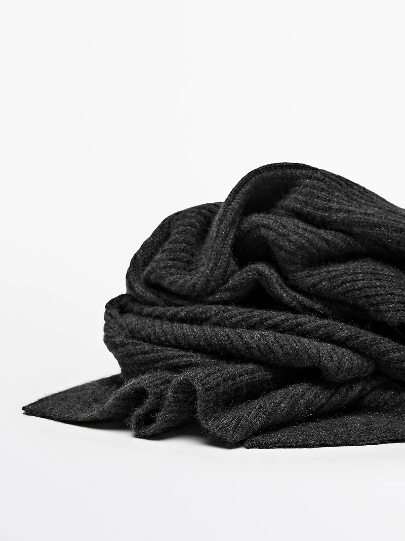 Ribbed 100% cashmere scarf