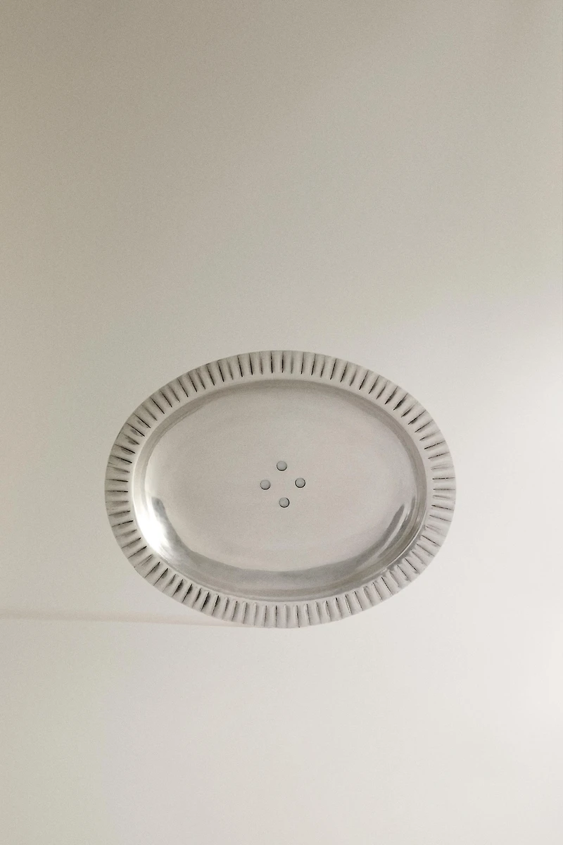 WAVY METAL BATHROOM SOAP DISH