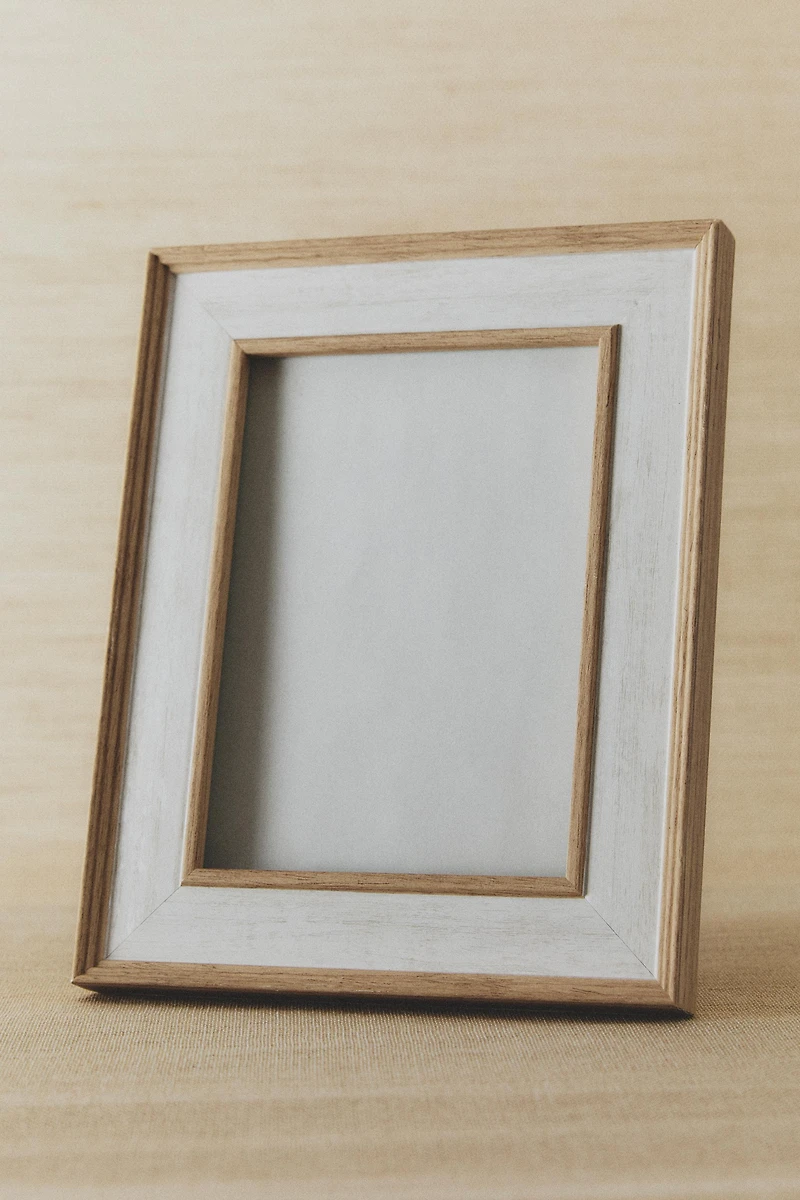 CONTRAST WOODEN PICTURE FRAME