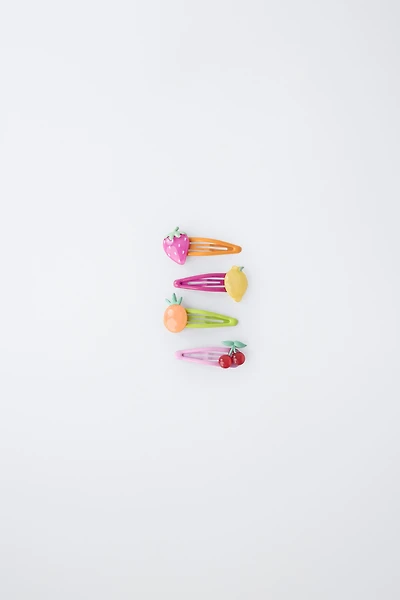 LOT DE QUATRE PINCES FRUITS